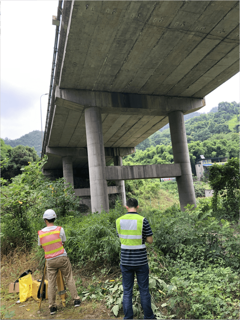 G75 高速桥梁结构健康监测示范